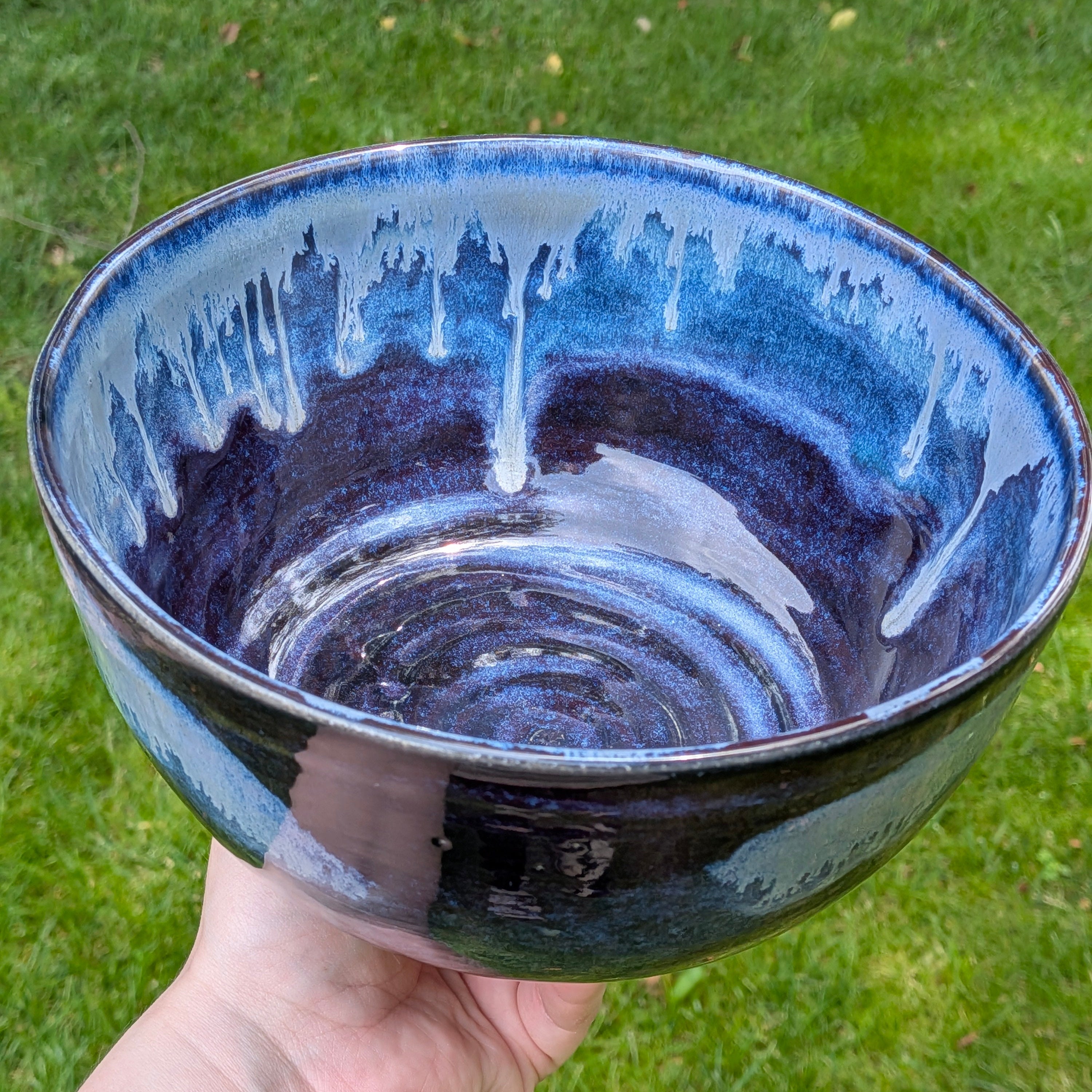 Dark blue bowl with light drips