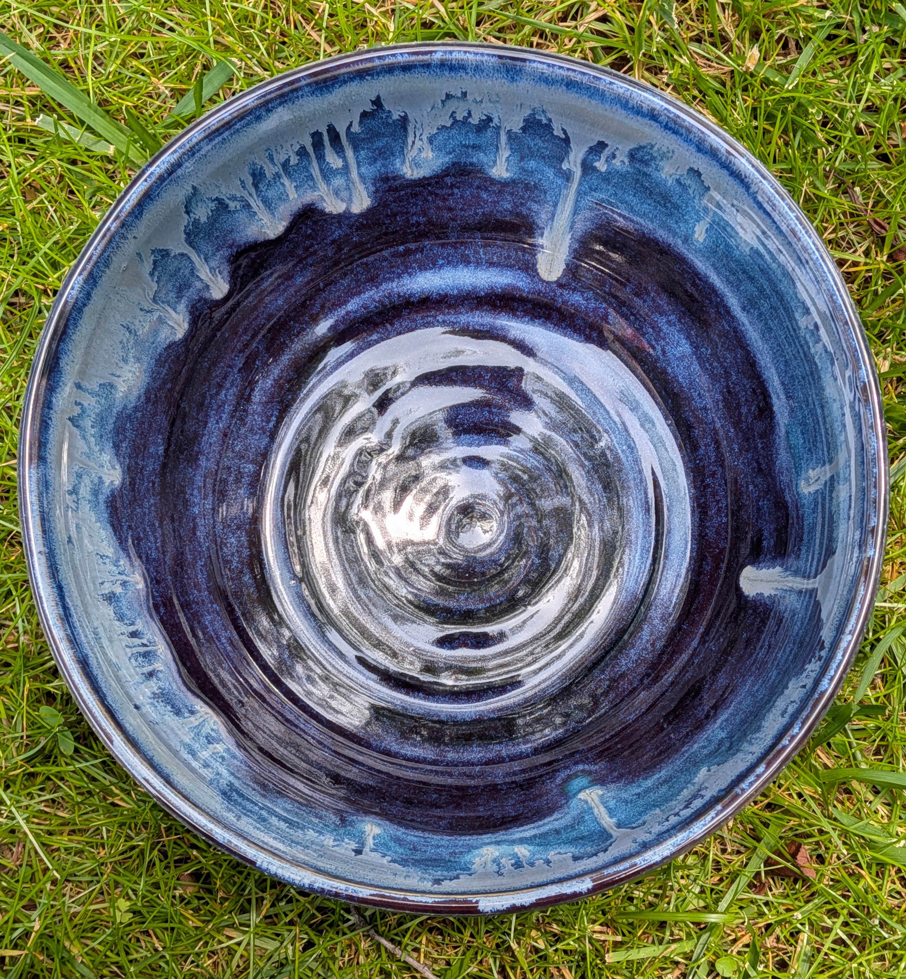 Dark blue bowl with light drips