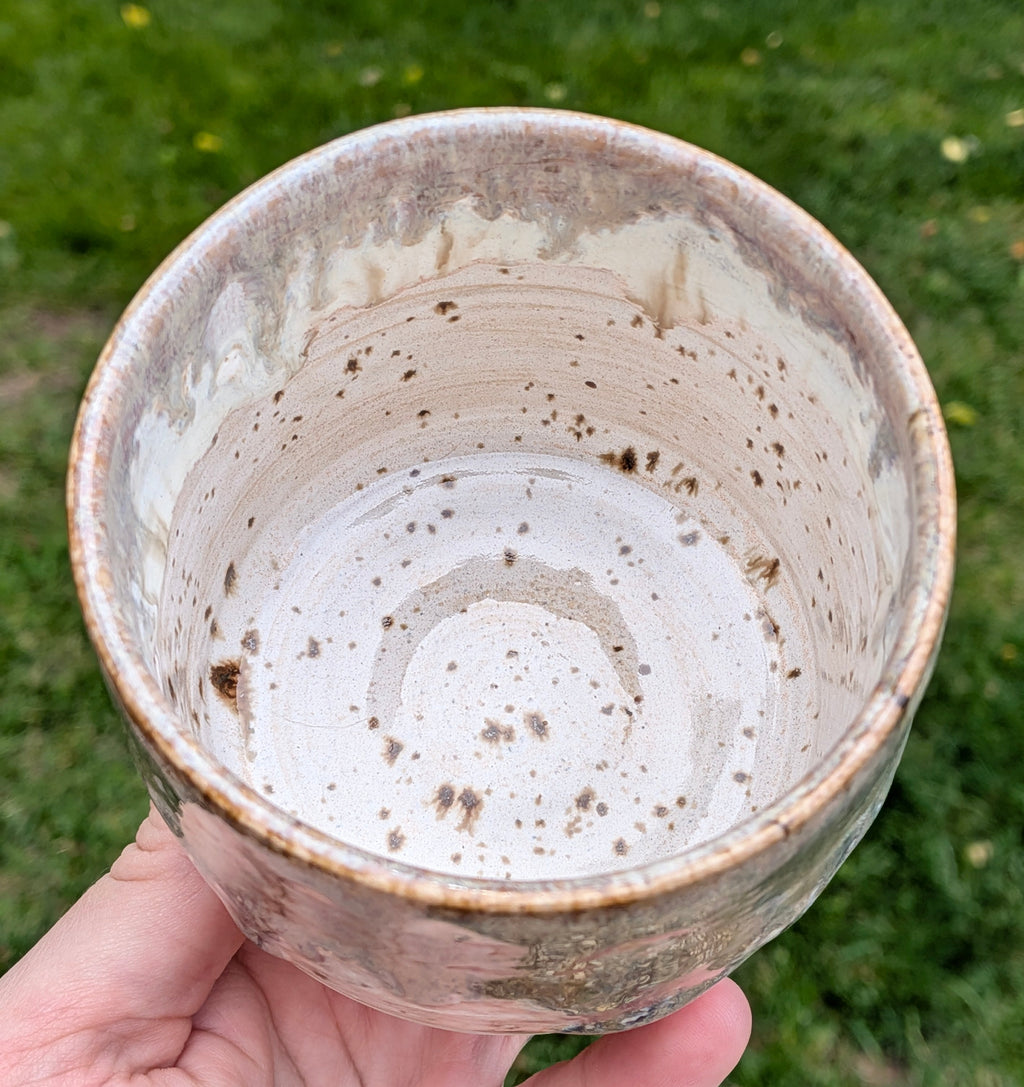Creamy spotted cup
